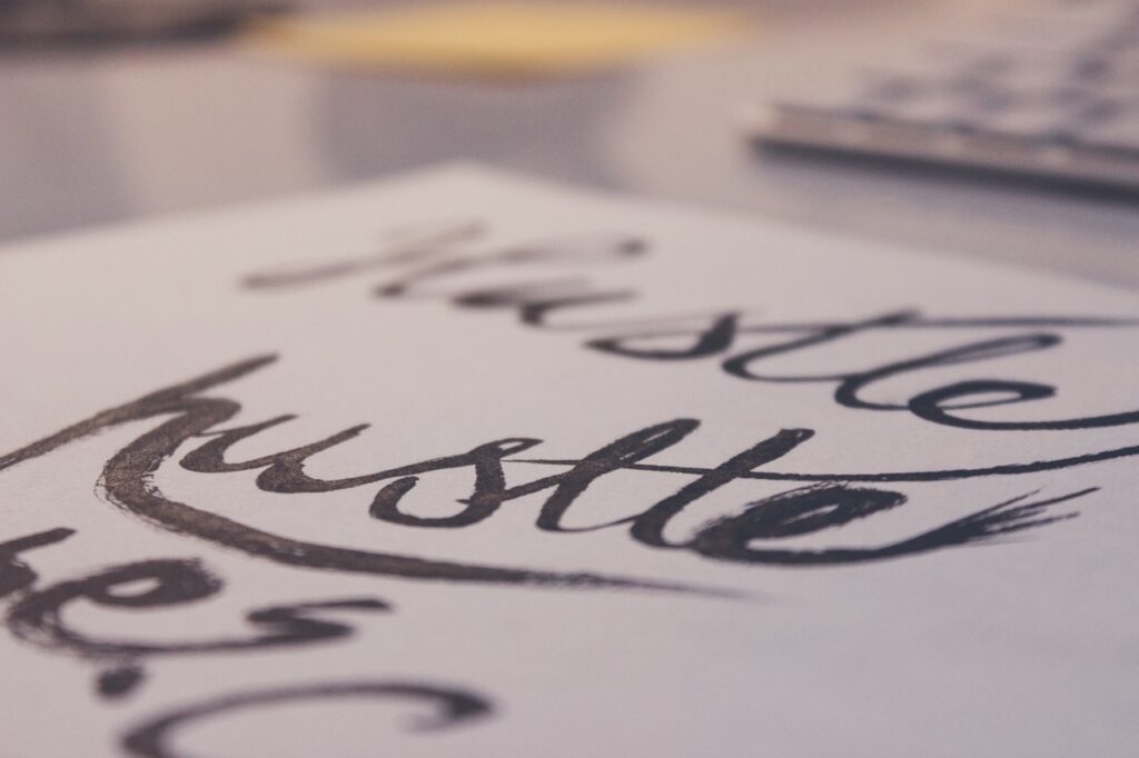 pen-calligraphy-hand-lettering-hustle