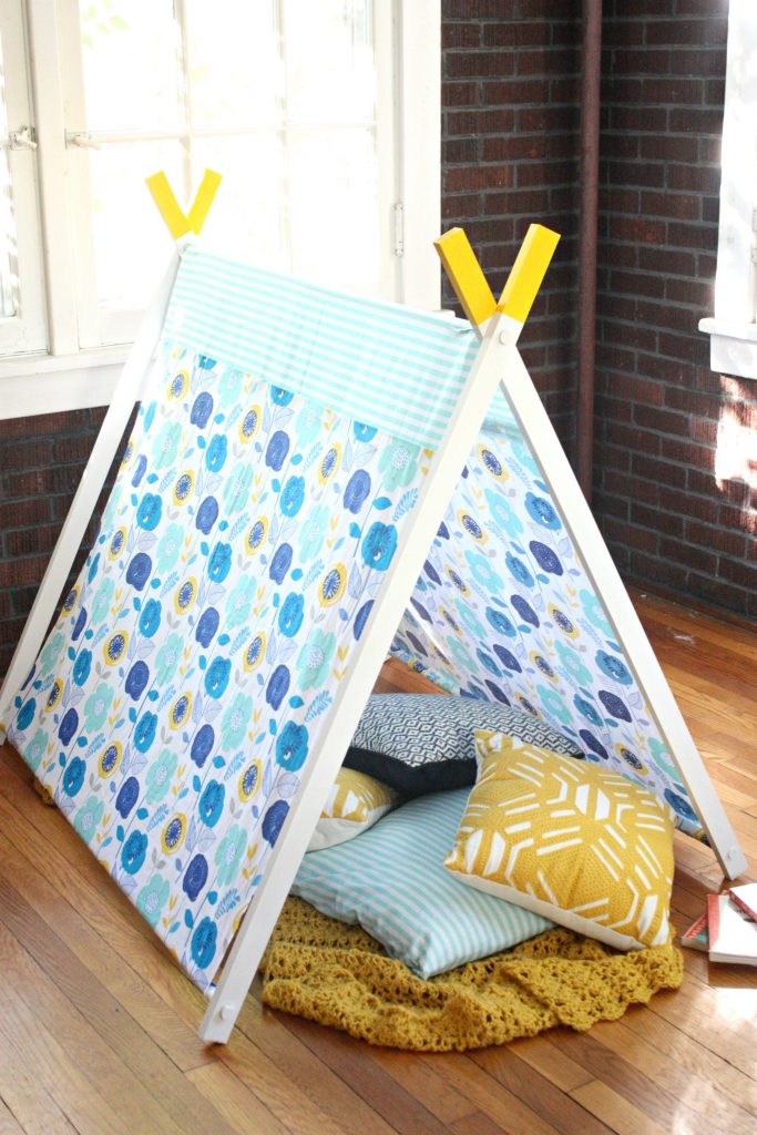 Foldable tent 